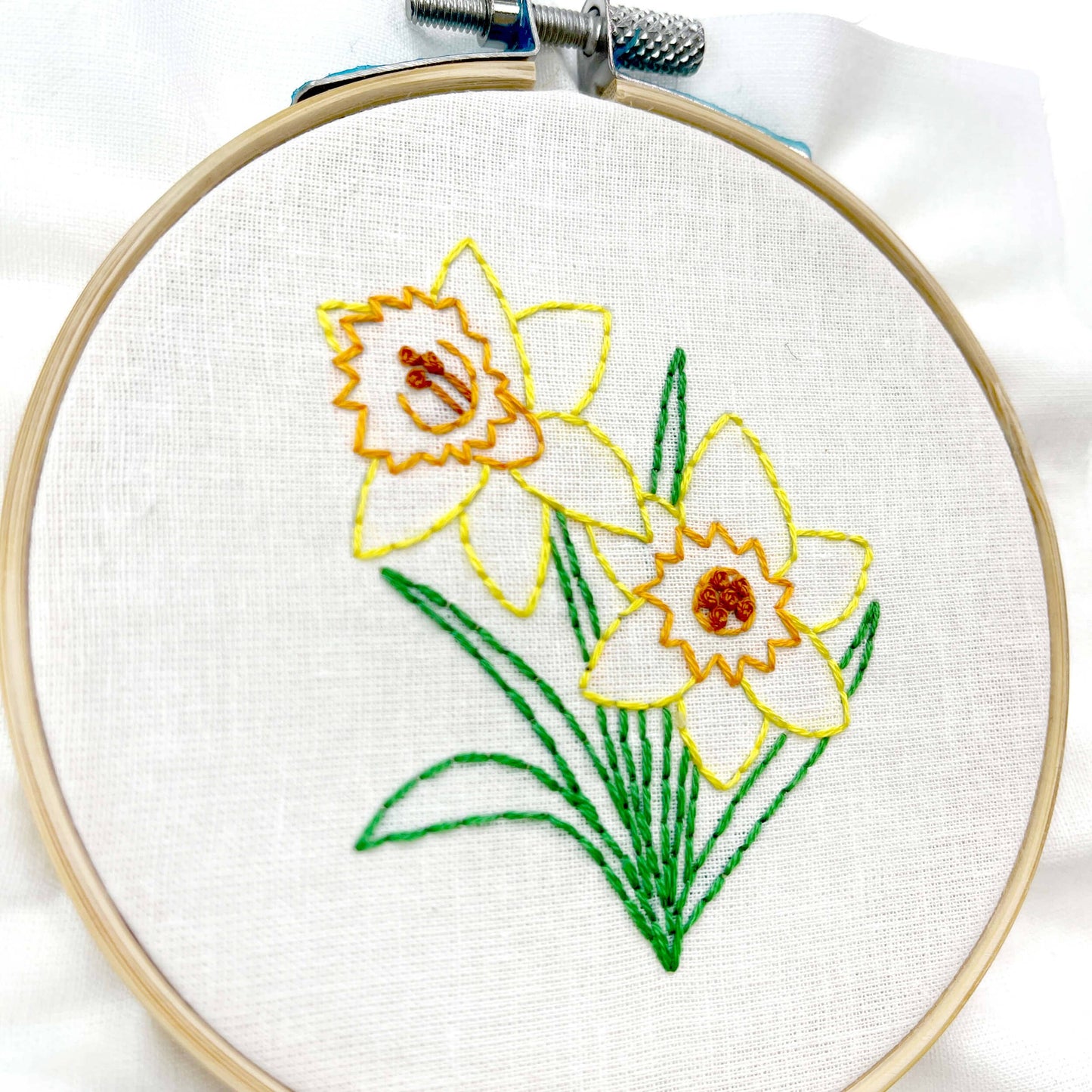 Daffodil 4" embroidery kit